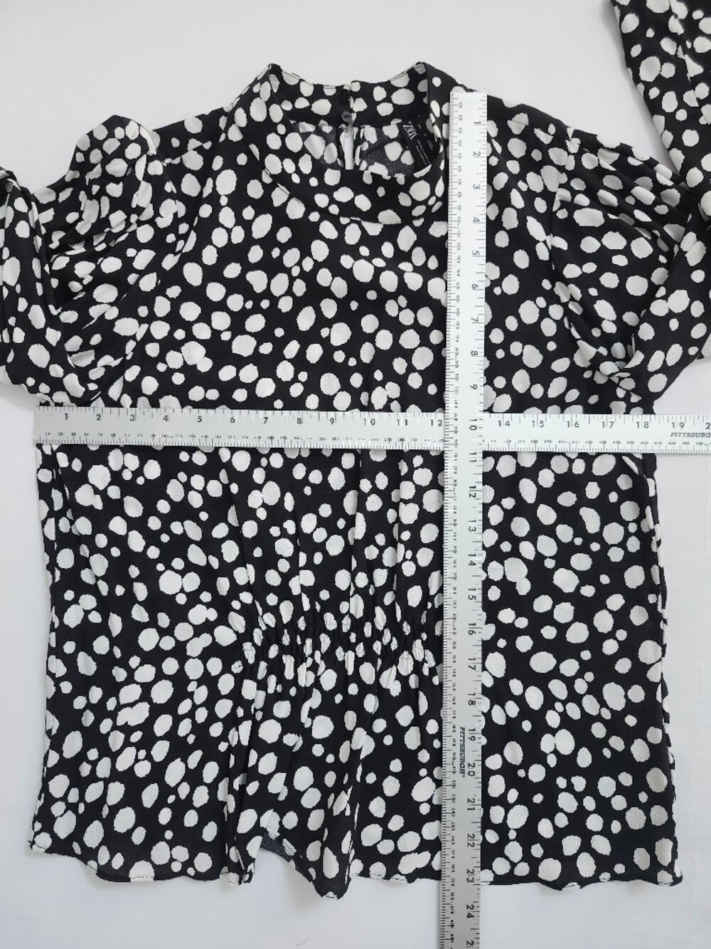 Zara Mock neck Puff Sleeve Top Blouse Size M Black White - Picture 7 of 8